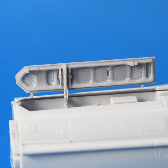 Porte de train avant A-4B/C (pour Hasegawa)