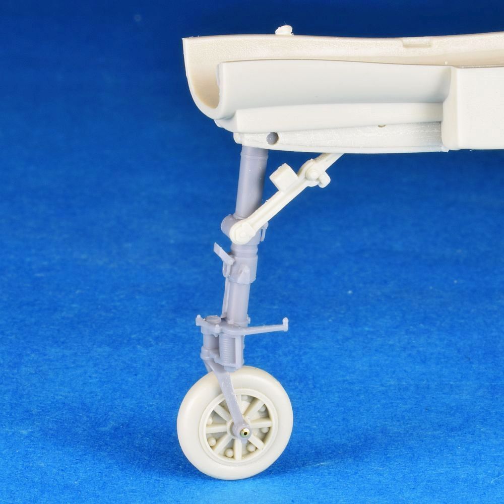 Amélioration du train avant FJ-2/3 Fury (pour Kitty Hawk)