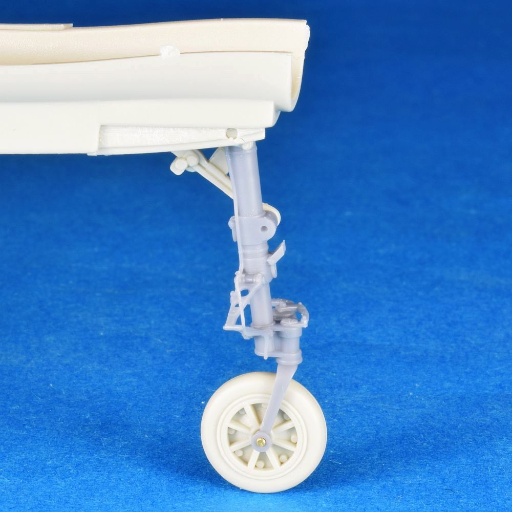 Amélioration du train avant FJ-2/3 Fury (pour Kitty Hawk)