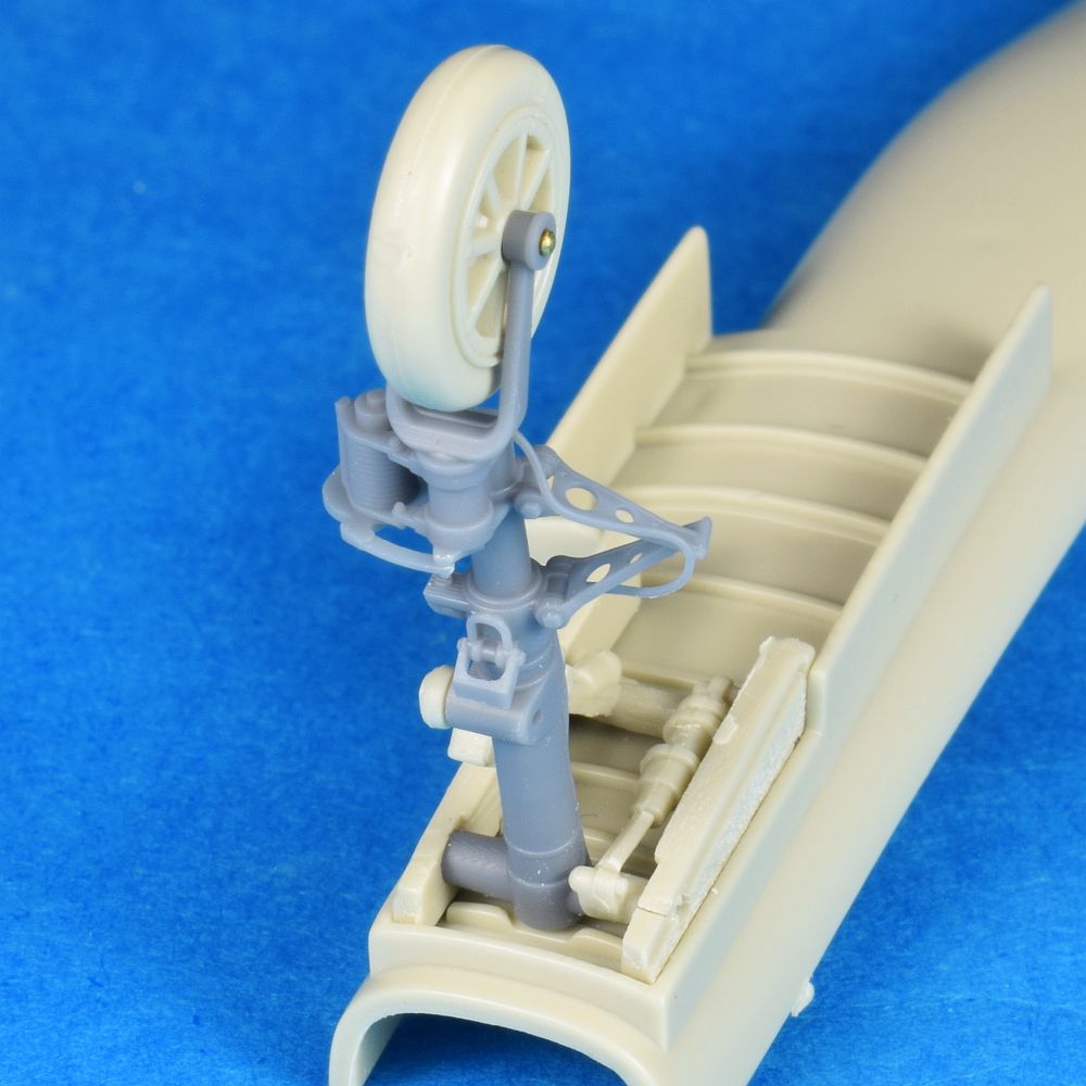 Amélioration du train avant FJ-2/3 Fury (pour Kitty Hawk)